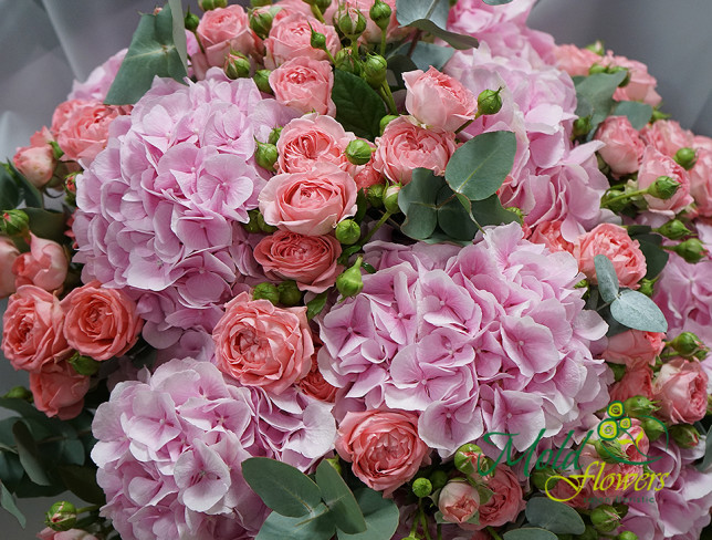 Букет с гортензиями и кустовыми розами (под заказ, 10 дней) Фото